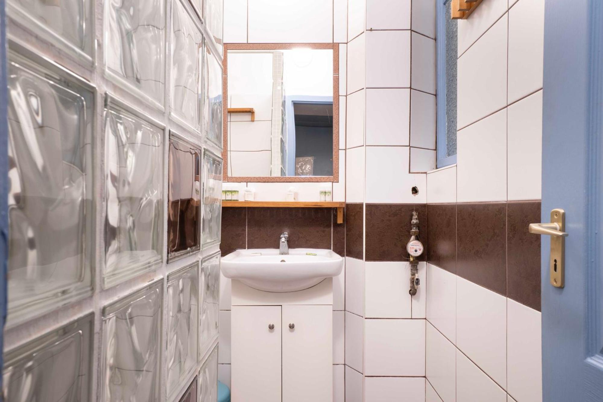 Quiet Cozy Apartment In Party Street E1 Budapest Eksteriør billede
